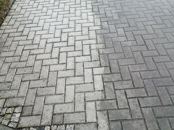 Teilgereinigte Hofeinfahrt Teilgereinigte Hofeinfahrt